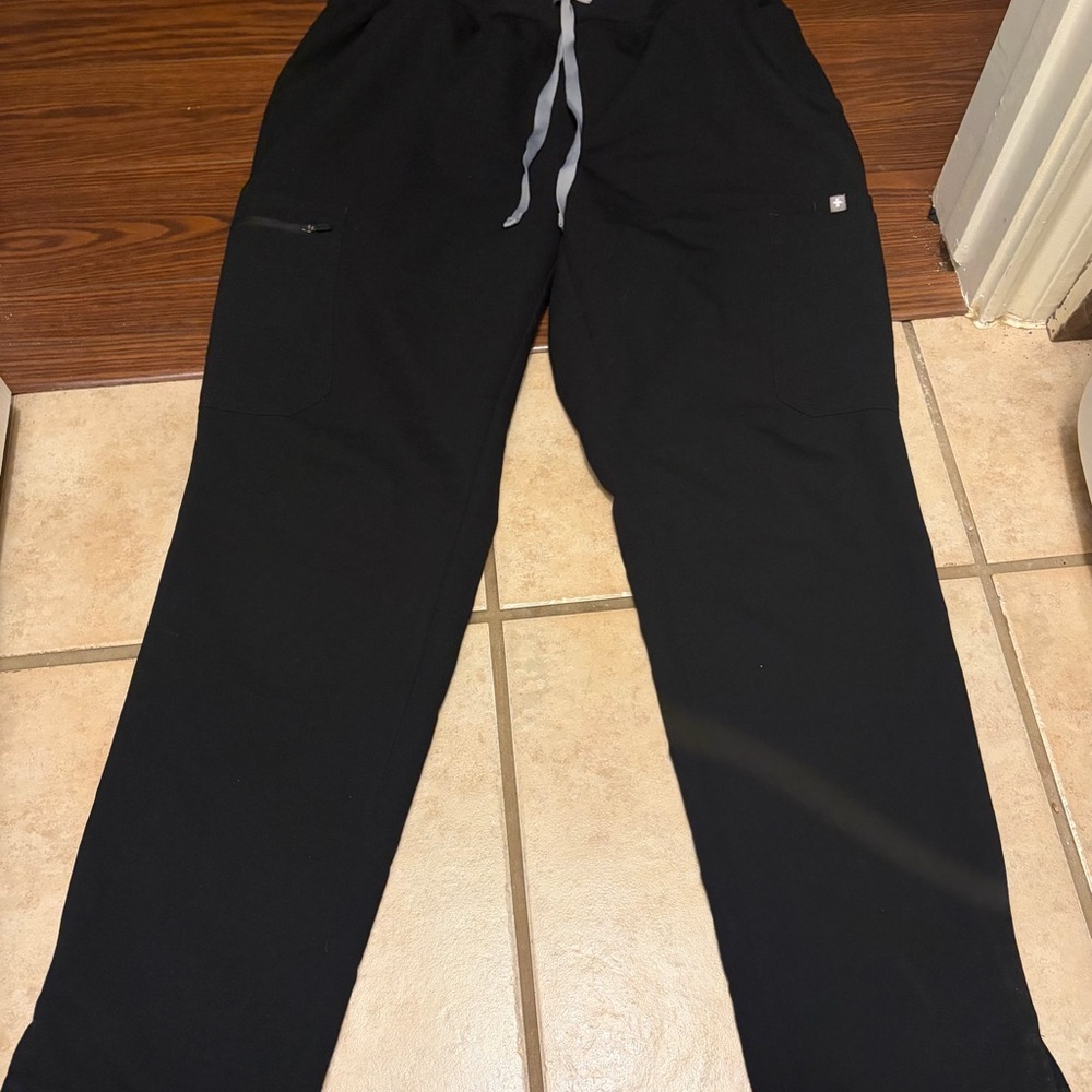 Figs womens  Black petite scrub pants with Gray Drawstring